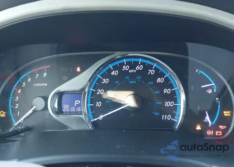 2014 Toyota Sienna Xle V6 8 Passenger z USA, uszkodzony, nr VIN 5TDYK3DC6ES431174